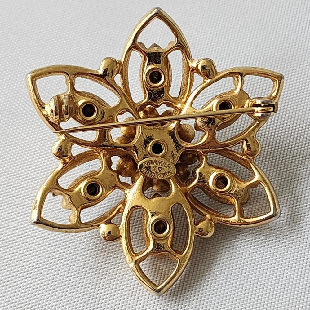 Kramer of New York Rhinestone Brooch‎ Flower Pin Gold Tone Vintage Collectible